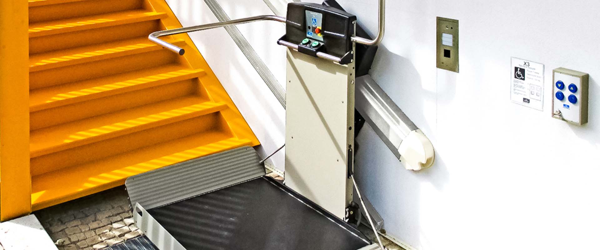 Plataformas Elevatórias Inclinadas para Escadas Retas